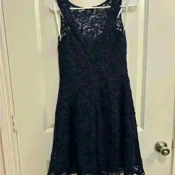 David’s Bridal Lace Dress Marine (Navy) Size 8 - Picture 4 of 6